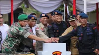 Brigjen Pol Firly R Samosir (paling kanan)