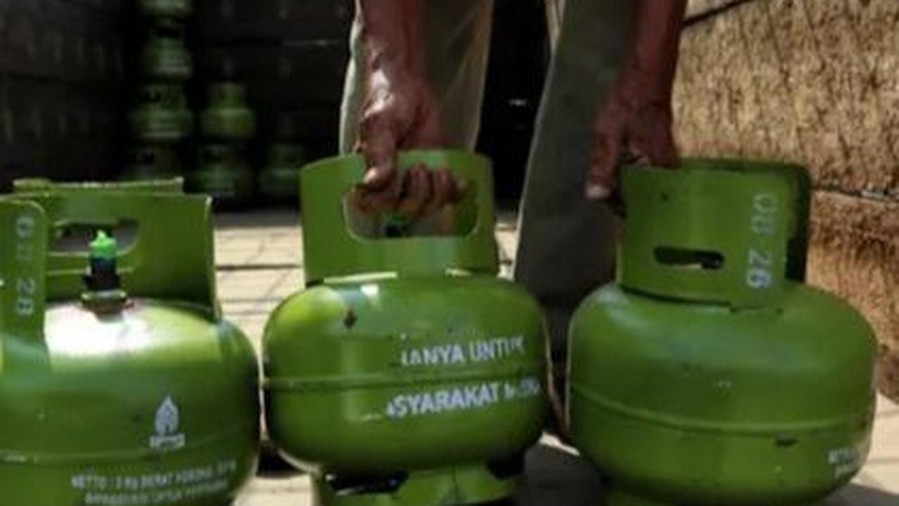 "Adapun sejatinya LPG 3 Kg adalah untuk rumah tangga, usaha mikro, petani sasaran, dan nelayan sasaran. Untuk rumah tangga menengah ke atas dan usaha di atas level mikro, kami mengimbau menggunakan LPG nonsubsidi,"&nbsp;