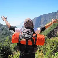 Mendaki gunung. (naturaamatoribus/Instagram)