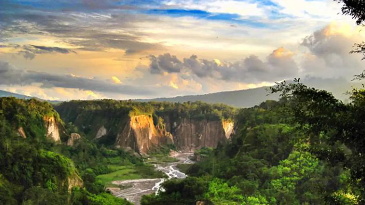 Jatuh Cinta pada 5 Lembah Cantik di Indonesia, Kenapa Tidak?
