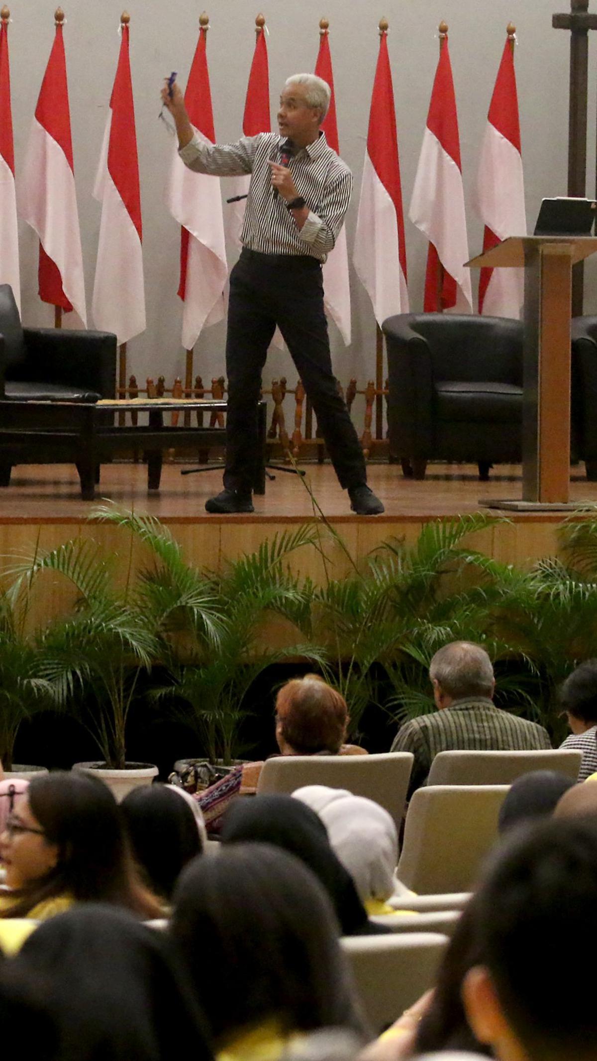 Narasi tentang Anies Baswedan didominasi akun pendukung Anies dan akun pro Ganjar. Narasi Narasi tentang Ganjar Pranowo diramaikan oleh akun internal pendukung Ganjar Pranowo dan akun pro Anies Baswedan. Narasi tentang Prabowo dihiasi dari pendukung Prabo