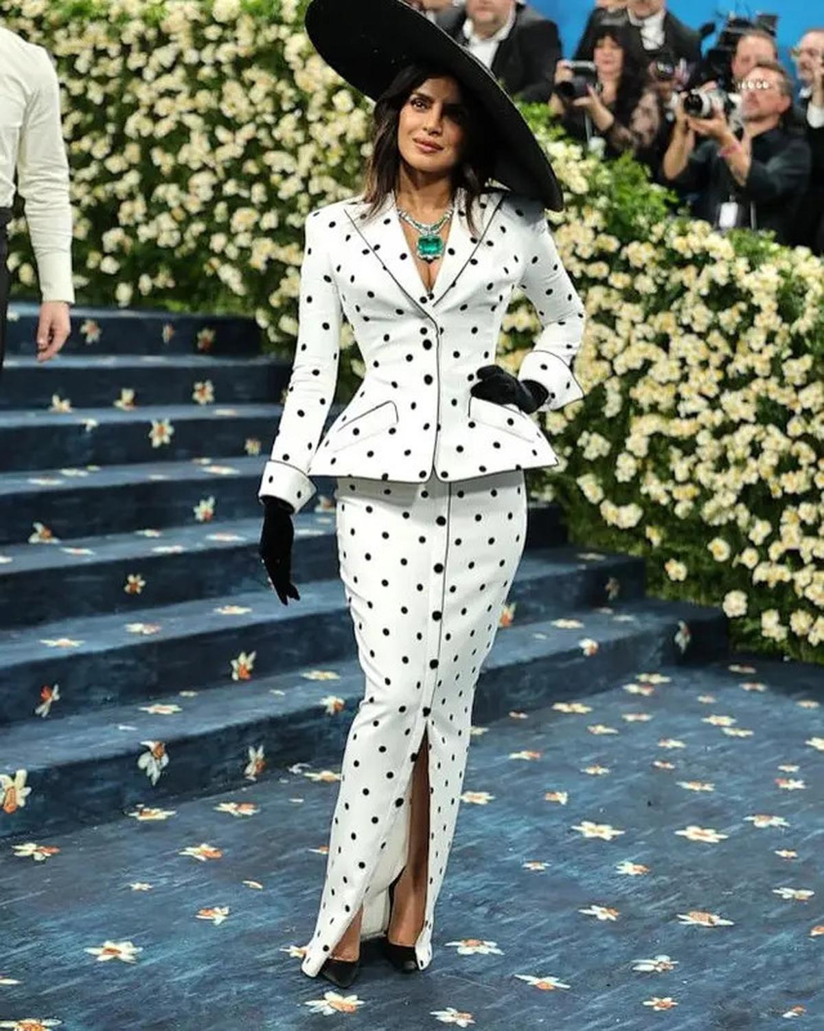 6 Gaya Memukau Artis yang Comeback di Met Gala 2025, Ada Rose BLACKPINK, hingga Rihanna