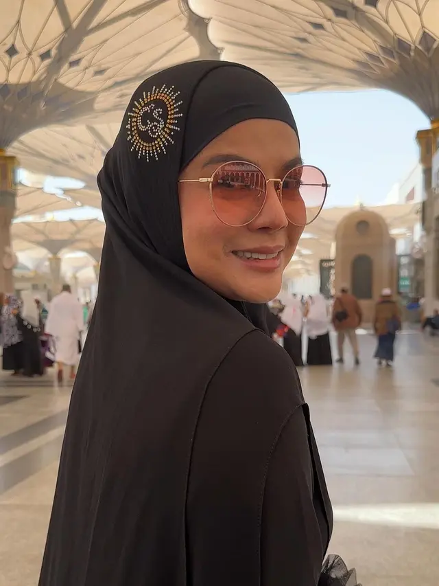 Potret cantik Vien Tasman yang tetap awet muda (Instagram/ vienstasman)