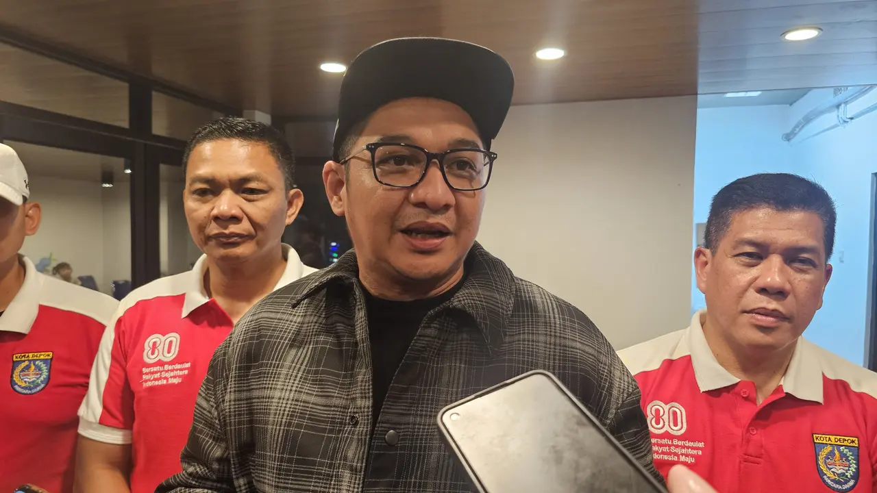 Sigit Purnomo Syamsuddin Said atau Pasha saat mendatangi DOS Balai Kota Depok mengisi peringatan HUT ke-80 RI tingkat Kota Depok. (Liputan6.com/Dicky Agung Prihanto)