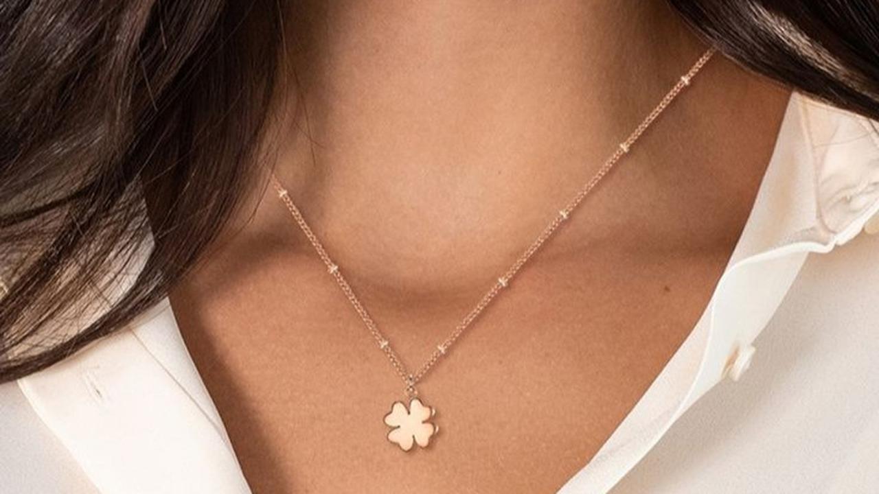 Ilustrasi Kalung Rose Gold Minimalis (©Pinterest)