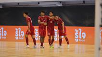 Selebrasi pemian Timnas Futsal Putra Indonesia usai mencetak gol ke gawang Thailand dengan skor 6-1, di Nontabhuri Stadium, Jumat (19/12/2025). (Dok. Federasi Futsal Indonesia)