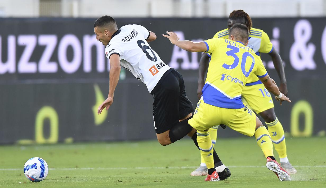 Juventus berhasil mengalahkan Spezia 3-2 setelah sempat tertinggal di awal babak kedua. (AP/Tano Pecoraro)