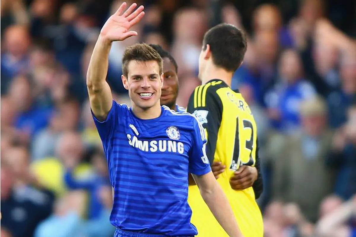 Bek Chelsea Tolak Barcelona dan Madrid