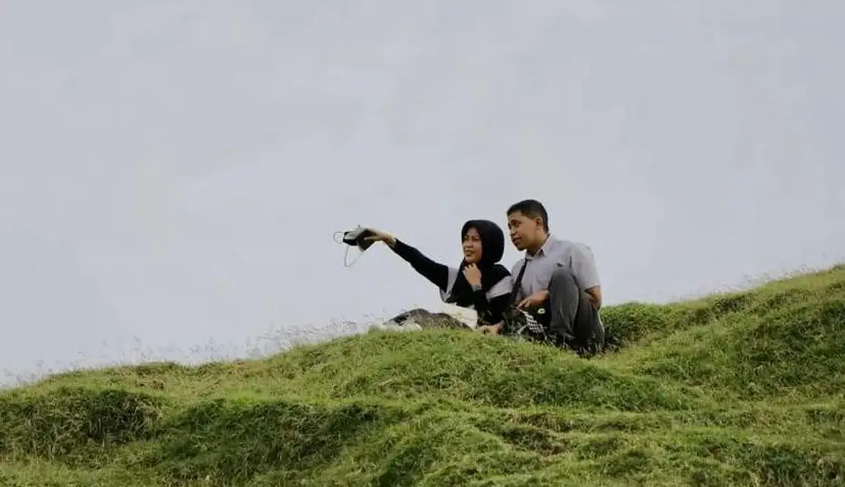 Begitu pula dengan pengamanan, Bang Zul mengaku bahwa ia telah meminta polda NTB untuk mengizinkan masyarakat menyaksikan balapan MotoGP dari bukit itu. (Instagram/zulkieflimansyah).