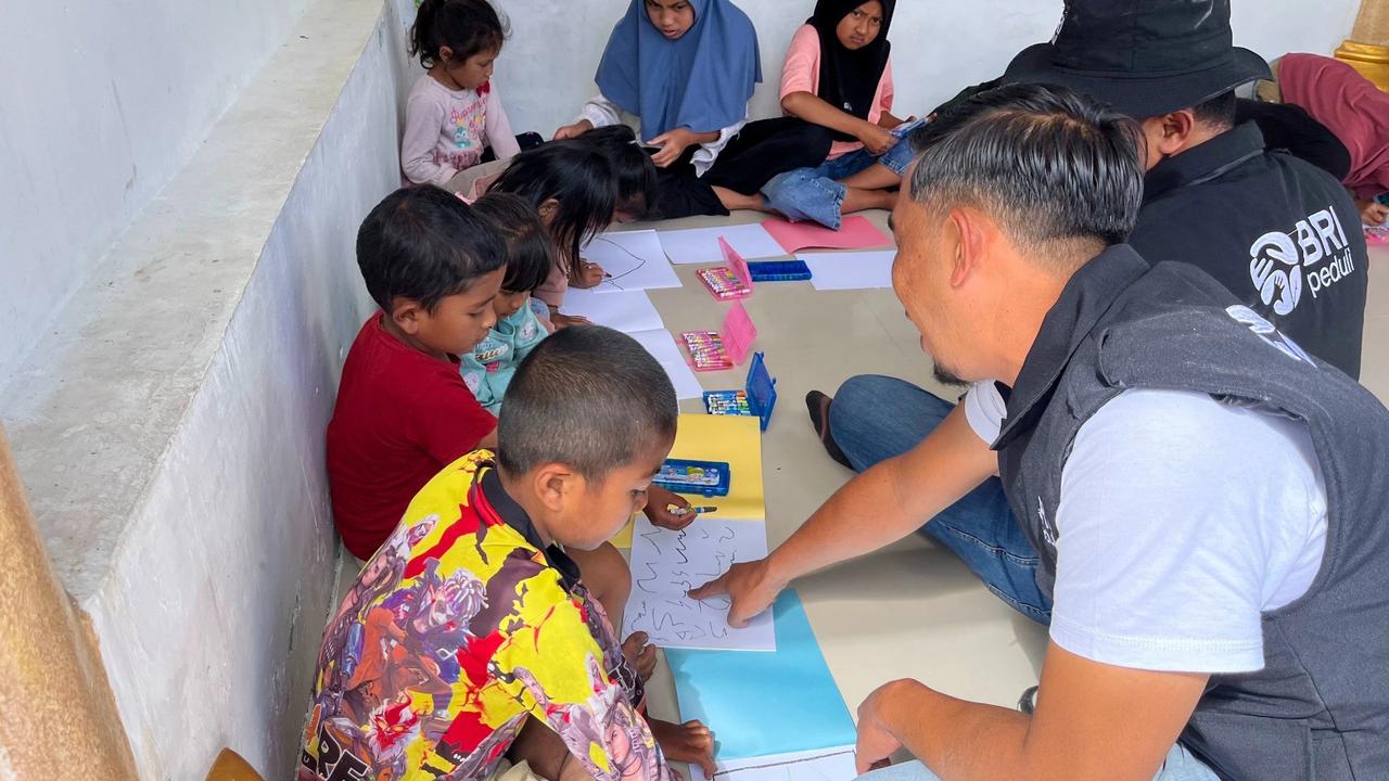 BRI Gelar Program Trauma Healing untuk Anak-Anak Terdampak Bencana di Sumatra