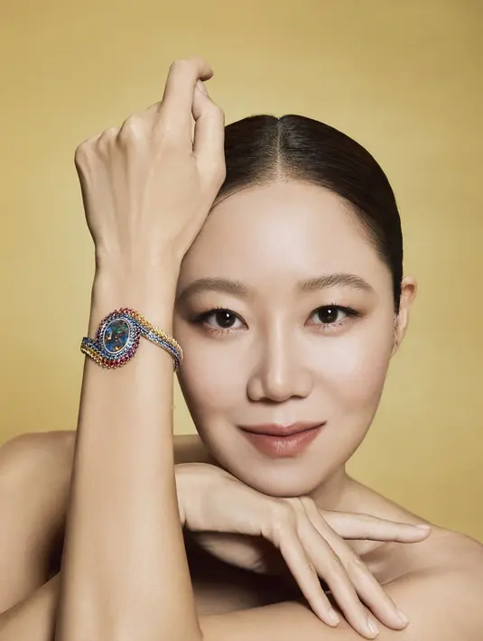 Gong Hye JIn tampil glamor dengan dua koleksi jam tangan Limelight Gala terbaru yang dirancang untuk peringatan 50 tahun koleksinya.  [Dok/Piaget]