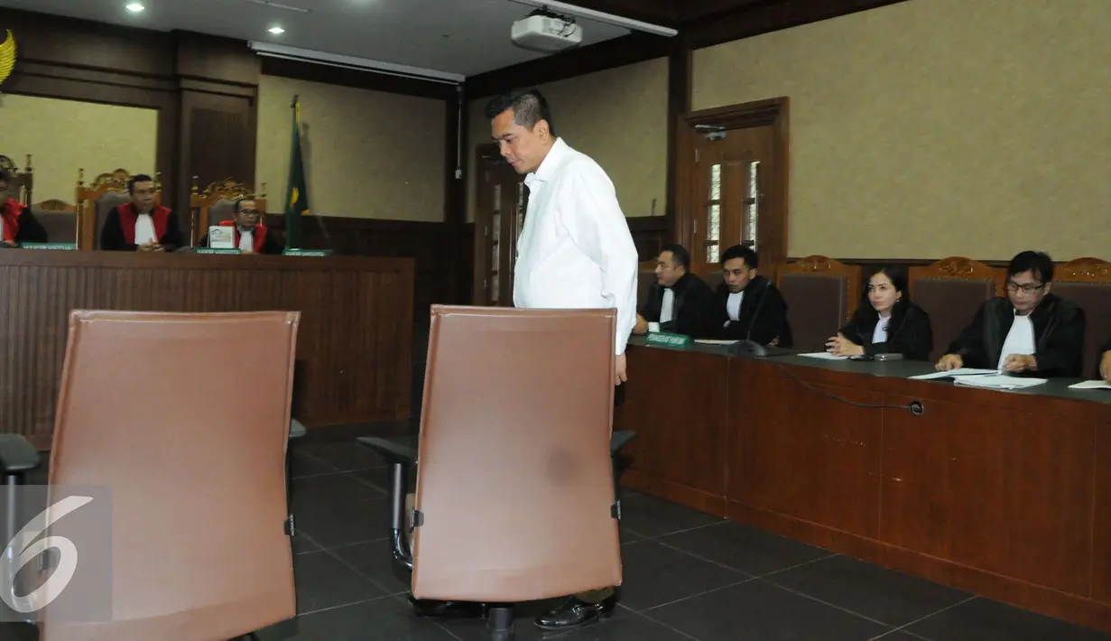 M. Sanusi saat menjalani sidang lanjutan di Pengadilan Tipikor, Jakarta Pusat, Kamis (29/12). Sanusi di vonis hukuman tersebut terkait kasus suap pembahasan peraturan daerah tentang reklamasi di Pantai Utara Jakarta. (Liputan6.com/Helmi Affandi)