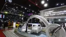 Bertempat di JIExpo Kemayoran, Jakarta, pameran otomotif bertaraf internasional ini akan berlangsung hingga 15 Februari 2026. Tampak dalam foto, pengunjung melihat-lihat mobil yang dipamerkan saat International Motor Show (IIMS) 2026 di JIExpo Kemayoran, Jakarta, Kamis (5/2/2026). (Kapanlagi.com/Budy Santoso)