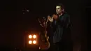 Liam Gallagher muncul di atas panggung yang terletak di Econvention Ancol, Jakarta Utara tepat pada 21.00 WIB dan langsung menyanyikan lagi Rock N Roll Star. (Bambang E. Ros/Bintang.com)