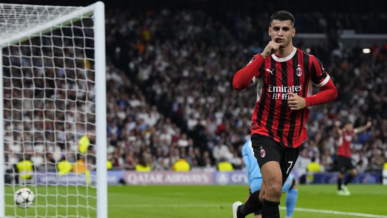 Duh! Pemain AC Milan ini Harus Dilarikan ke Rumah Sakit usai Alami Benturan Kepala Serius
