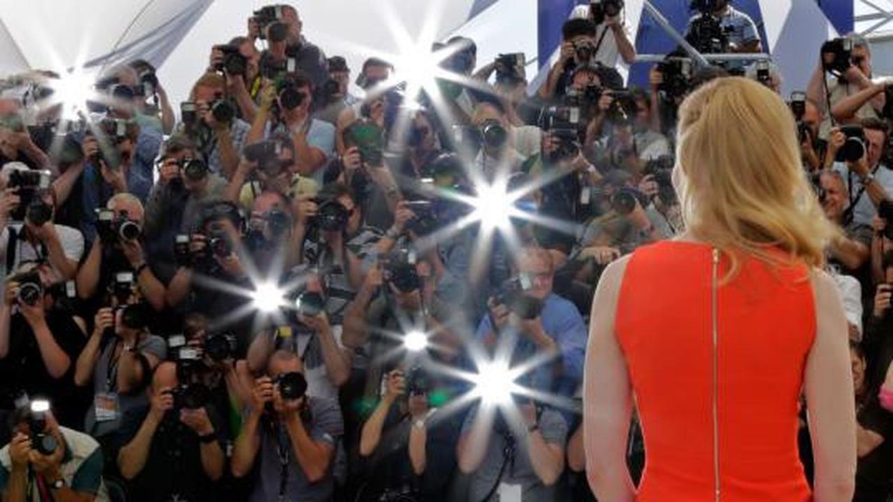 Aksi para paparazzi memburu gambar bintang ternama