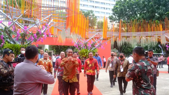 Pj Gubernur DKI Jakarta Heru Budi Hartono mendampingi Presiden Jokowi dalam perayaan Tahun Baru Imlek Nasional Tahun