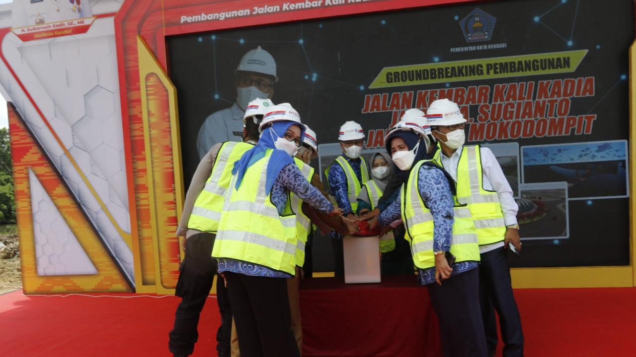 Mengurai kemacetan, Pemkot Kendari mengurai kemacetan dengan menimbun rawa dan menjadikan jalur jalan alternatif.(Liputan6.com/Ahmad Akbar Fua)