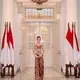Aktris sekaligus penyanyi ini sukses mencuri perhatian saat tampil anggun mengenakan kebaya modern yang dipadukan dengan kain batik bermotif klasik. [@claurakiehl].