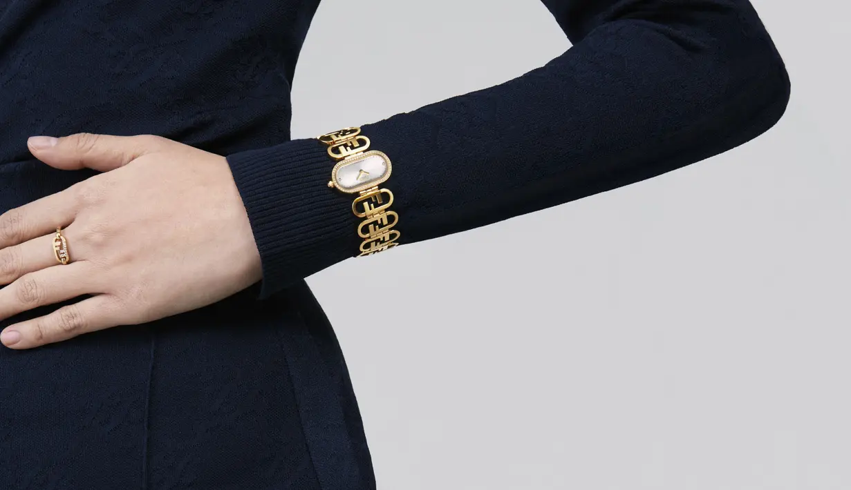 Hadir dalam versi ramping dan vertikal, jam tangan memiliki dengan casing yang dibentuk oleh logo O'Lock.  (Foto: Fendi)