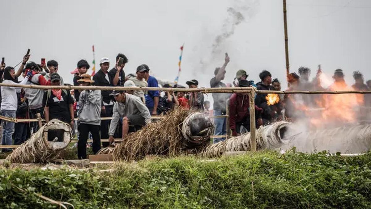 Adu Dentuman Meriam Karbit di Festival Kuluwung Meriahkan Libur Lebaran 2025