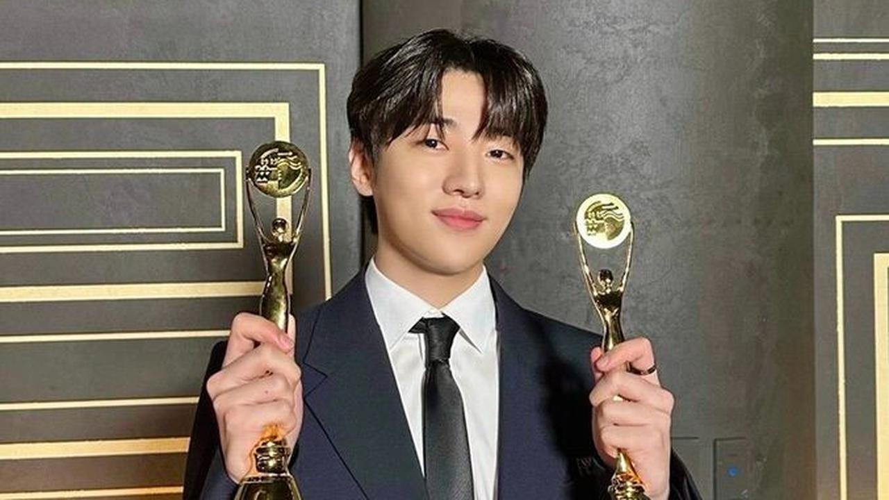 Kategori OST Popularity Award yang merupakan salah satu kategori baru tahun ini diperoleh Jaechan DKZ untuk program Our Season.