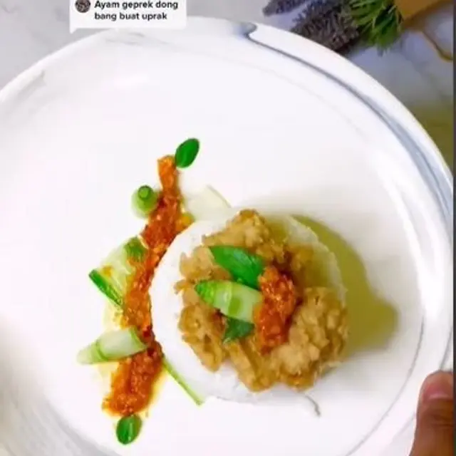 Pria Bikin Tampilan Ayam Geprek Jadi Lebih Estetik, Kenapa Warganet Protes?