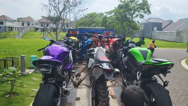 Viral, Ini 6 Momen Mobil Porsche dan Moge Doni Salmanan Disita Polisi