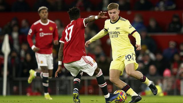 Foto: Kado Perpisahan Cristiano Ronaldo untuk Michael Carrick saat Manchester United Libas Arsenal di Liga Inggris