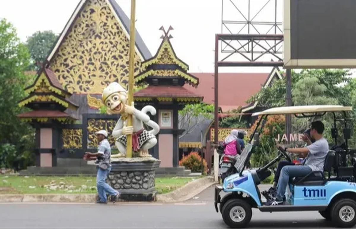 Libur Panjang Perayaan Waisak 2025, TMII Jakarta Diserbu Puluhan Ribu Pengunjung