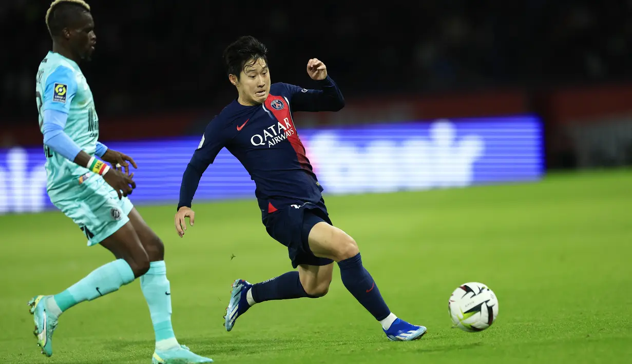 Tiga gol kemenangan PSG atas Montpellier masing-masinhg diciptakan oleh Lee Kang-in di babak pertama serta Warren Zaire-Emery dan Vitinha di babak kedua. (AP Photo/Aurelien Morissard)