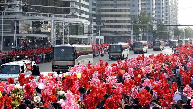 Warga Korea Utara Sambut Teknisi Rudal Balistik