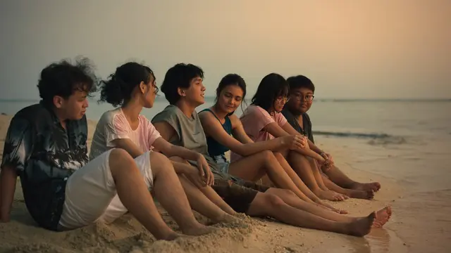 logo	 lifestyle fashion beauty food entertainment zodiak More Entertainment Sinopsis Film '1 KAKAK 7 PONAKAN': Konflik Keluarga dan Ambisi, Daftar Pemain, hingga Jadwal Tayang Shani Ramadhan RasyidShani Ramadhan Rasyid Diperbarui 18 Jan 2025, 16:24 WIB  17 Perjuangan moko dalam Film 1 KAKAK 7 PONAKAN. (credit: instagram.com/1kakak7ponakan/youtube.com/@cer Perjuangan moko dalam Film 1 KAKAK 7 PONAKAN. (credit: instagram.com/1kakak7ponakan/youtube.com/@cer