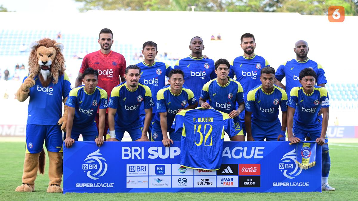 Arema FC Kini Makin Nyaman dengan Formula Tiga Bek Tengah Sejajar