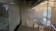 Dirut PT BEI, Tito Sulistio menyampaikan kejadian ambruknya balkon tower II gedung BEI.