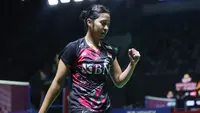 Pebulu tangkis tunggal putri Indonesia berperingkat 32 BWF, Ester NurumI Tri Wardoyo membuat kejutan pada hari pertama babak 32 besar turnamen bulu tangkis Indonesia Open 2024 dengan mengalahkan wakil Jepang berperingkat 16 BWF, Nozomi Okuhara di Istora Senayan, Jakarta, Selasa (4/6/2024). Menang dua game langsung 21-17, 21-16, Ester melaju mulus ke babak 16 besar untuk menantang unggulan ke-6 asal China, Wang Zhi Yi. (Bola.com/M Iqbal Ichsan)
