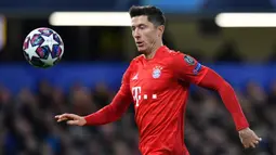 1. Robert Lewandowski (Bayern Munchen) - Lewandowski memuncaki sementara top scorer Liga Champions 2019/2020 dengan torehan 11 gol. (AFP/Ben Stansall)