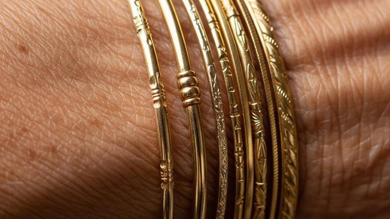 10 Model Bangle Emas Ringan untuk Lansia agar Nyaman Dipakai Sehari-Hari
