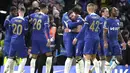 Para pemain Chelsea merayakan gol yang dicetak oleh Noni Madueke ke gawang Middlesbrough dalam laga leg kedua semifinal Carabao Cup 2023/2024 yang digelar di Stamford Bridge, Rabu (24/1/2024). Chelsea menang telak dengan skor 6-1 (AP Photo/Kin Cheung)