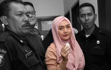 Masuk rutan, Edies Adelia bikin warga Pondok Bambu emosional