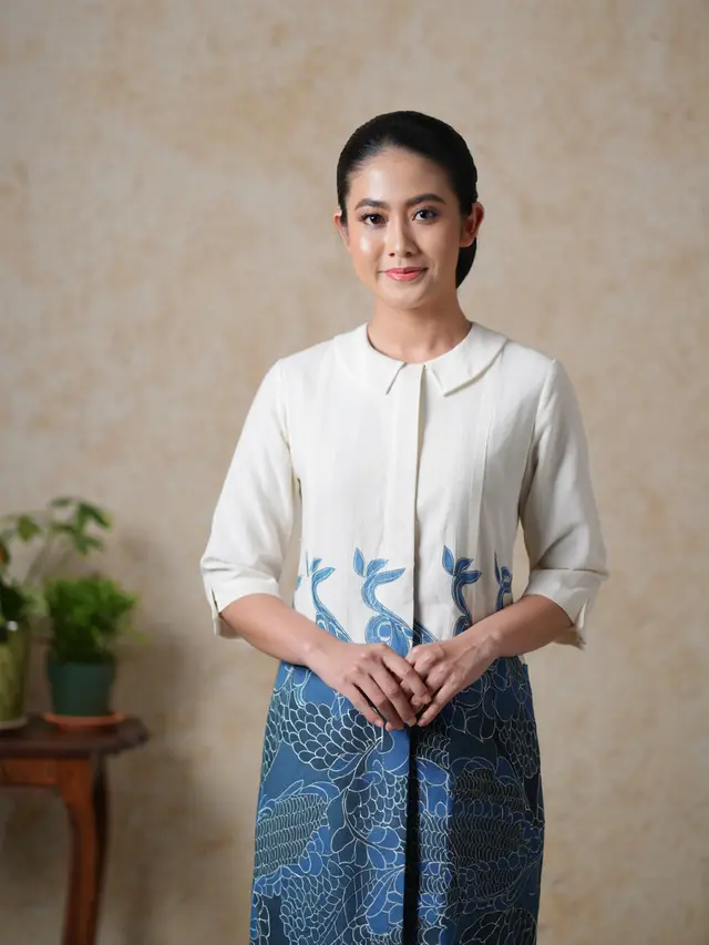 Dress Batik Modern Kerah Bulat Kombinasi Kain Polos Elegan 2025