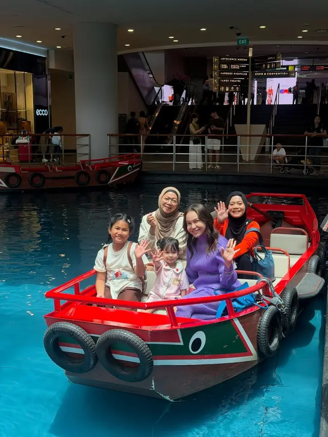 Menikmati Momen Ibu dan Anak di ArtScience Museum