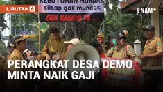 Perangkat Desa Minta Naik Gaji di Depan Kantor Pemkab Sidoarjo