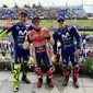 Valentino Rossi, Marc Marquez, dan Maverick Vinales berfoto bersama setelah balapan MotoGP Jerman, di Sirkuit Sachsenring, Minggu (15/7/2018). (Twitter/MotoGP)