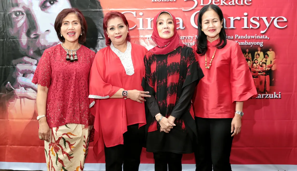 Konser ini berbeda dari konser-konser yang pernah ada sebelumnya. Sebuah pertunjukan musik dan paduan suara selama 95 menit tanpa jeda. Dan dihibur beberapa penyanyi. (Adrian Putra/Bintang.com)