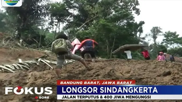 Korban Ditemukan, Petugas Fokus Bersihkan Material Longsor Sindangkerta