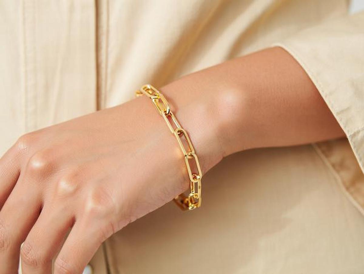 8 Pilihan Gelang Emas Minimalis Tipis tapi Tetap Terlihat Mahal, Tampil Berkelas Setiap Saat