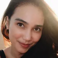 Feby Febiola meminta agar haters tak mengurusi agama, dosa, dan rumah tangga orang lain (Instagram/@febyfebiola)
