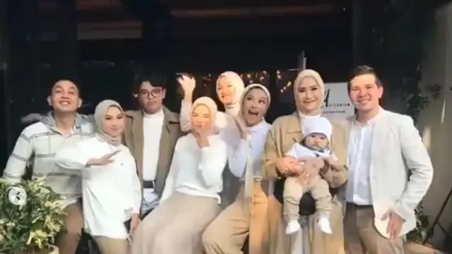 6 Potret Kompak Zaskia Mecca dengan Keenam Saudaranya, Sibling Goals