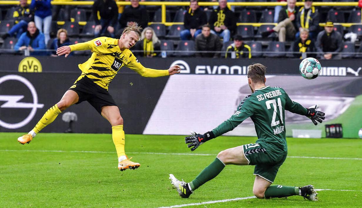 Foto Liga Jerman Erling Haaland Gemilang Borussia Dortmund Hajar Freiburg Dunia Bola Com